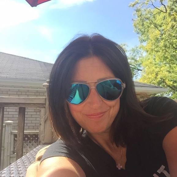 Meet your Posher, Sylvia - Picture 1 of 1